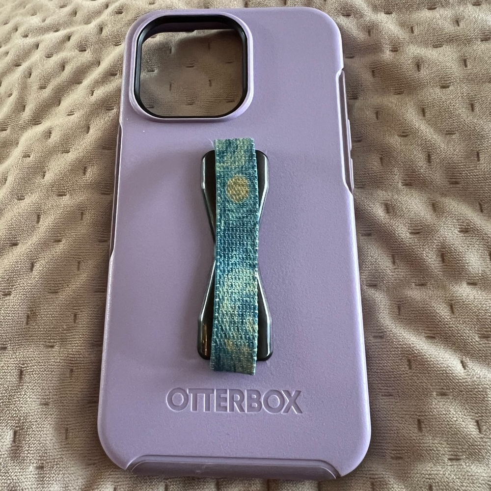 iPhone 13 Pro Otterbox case with grip